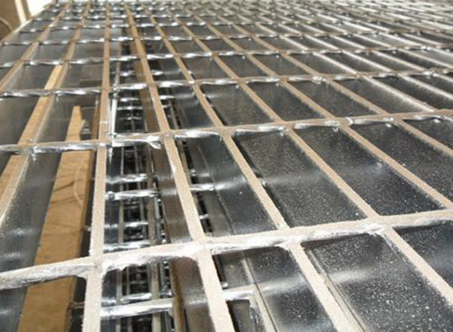 熱鍍鋅鋼格板廠家應圍著用戶做產(chǎn)品